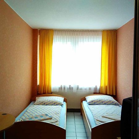 Hotel Yans Oberhausen  Szoba fotó