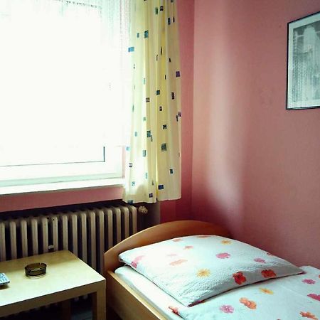 Hotel Yans Oberhausen  Szoba fotó