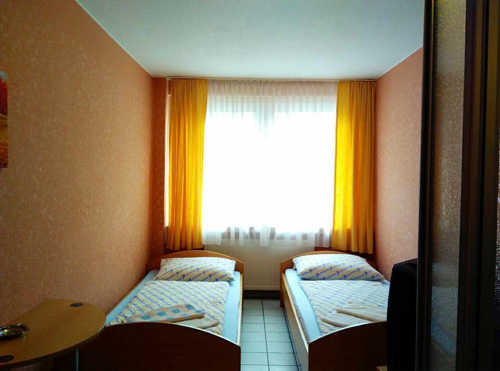 Hotel Yans Oberhausen  Szoba fotó